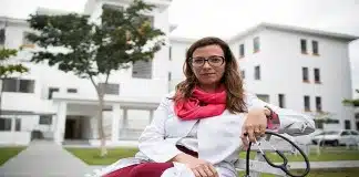 A médica que prescreve poesia na lida diária com a morte