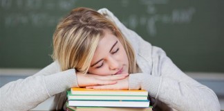 Pesquisa revela por que seu filho adolescente dorme tanto na escola