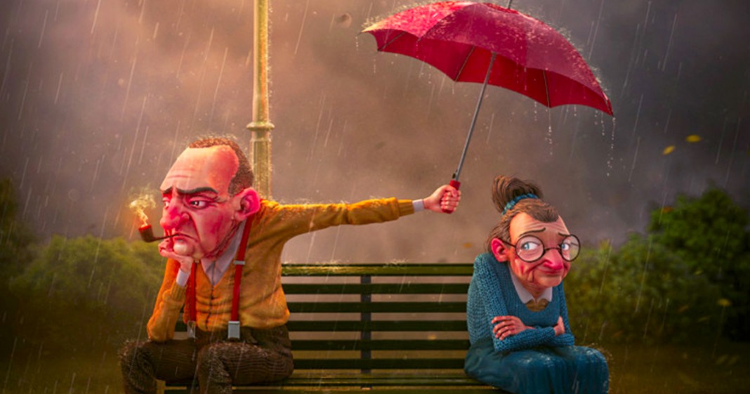 Foto representando casais que brigam, um senhor na chuva sentando longe da esposa segurando um guarda chuva pra ela