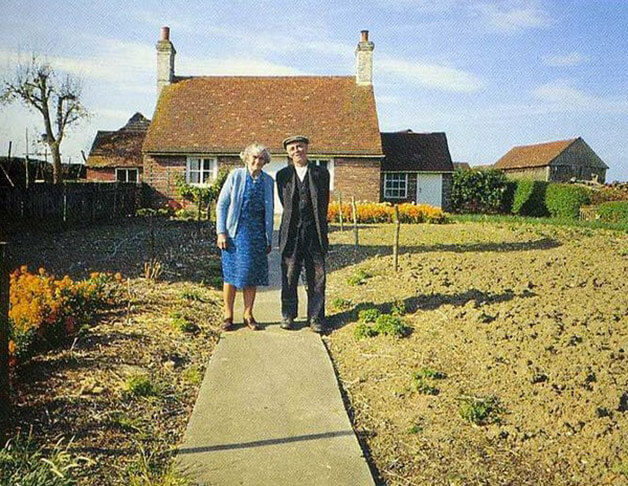 portalraizes.com - Esse casal de velhinhos tirou a mesma foto juntos em diferentes estações