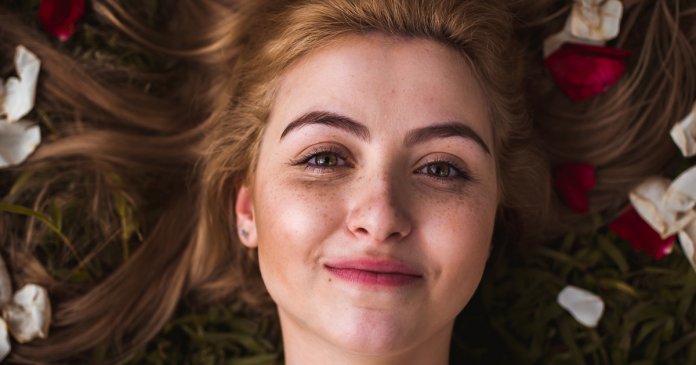 beautiful-blonde-hair-close-up-839633