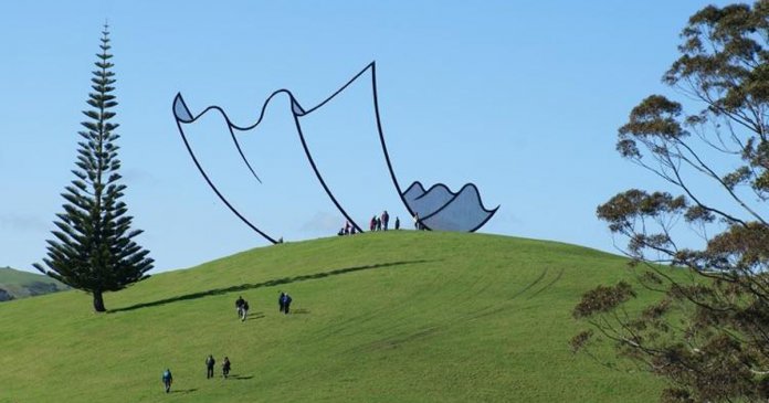 escultura-de-metal-igual-desenho-awebic-011