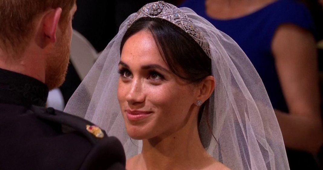 Meghan Markle omite “obedecer o marido” nos votos de casamento