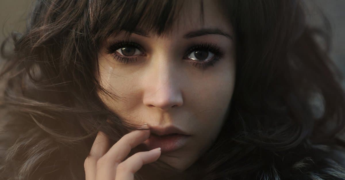 2927418-women-crying-brown-eyes-brunette___people-wallpapers