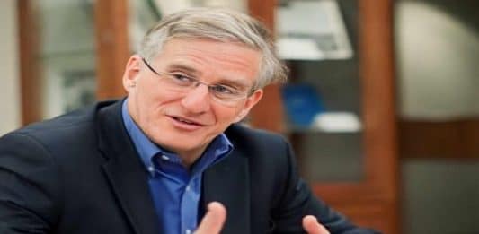 “Estamos muito focados na felicidade dos nossos filhos, mas essa pressão pode ter muitos resultados negativos”