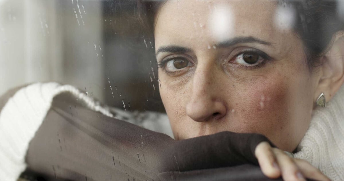 Diagnose_Anx_Dep_Recognizing-depression_Article_1628_sad-woman-window_ts_460022517-3