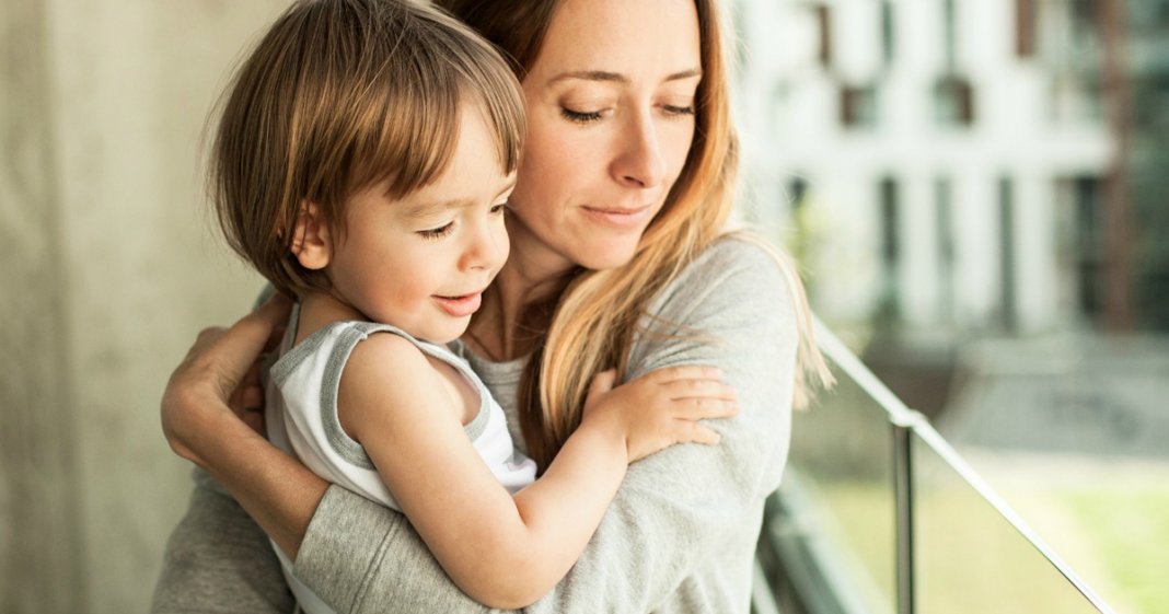 Mães solteiras estão criando filhos incríveis e a ciência confirma isso