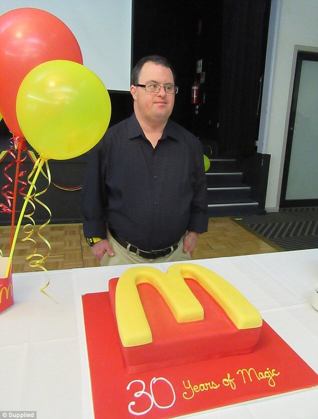 portalraizes.com - Funcionário do McDonald’s comemora 30 anos de trabalho na empresa