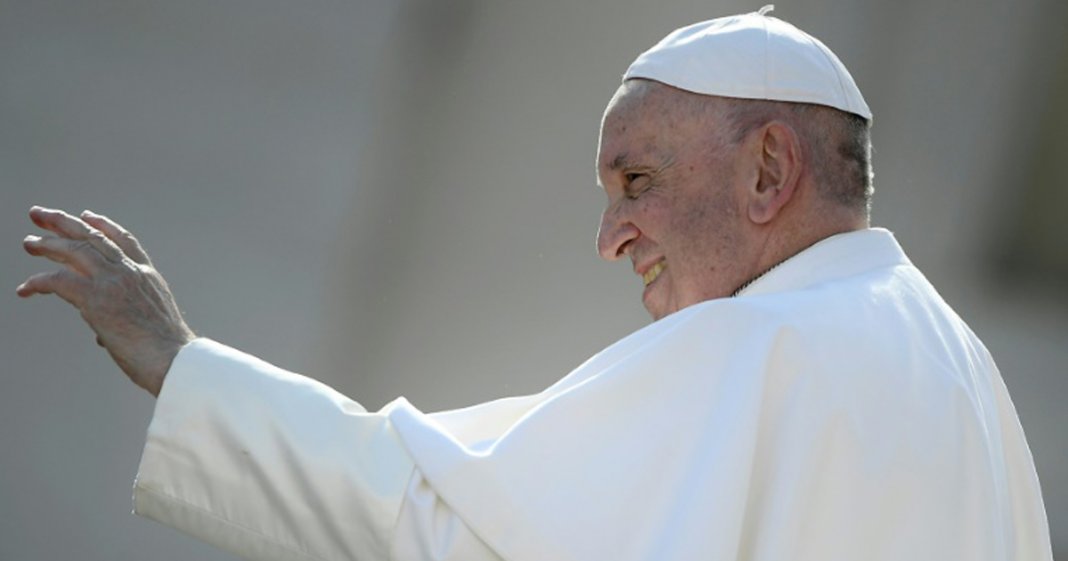 Papa Francisco: “É preciso vender os bens da Igreja para ajudar pobres”