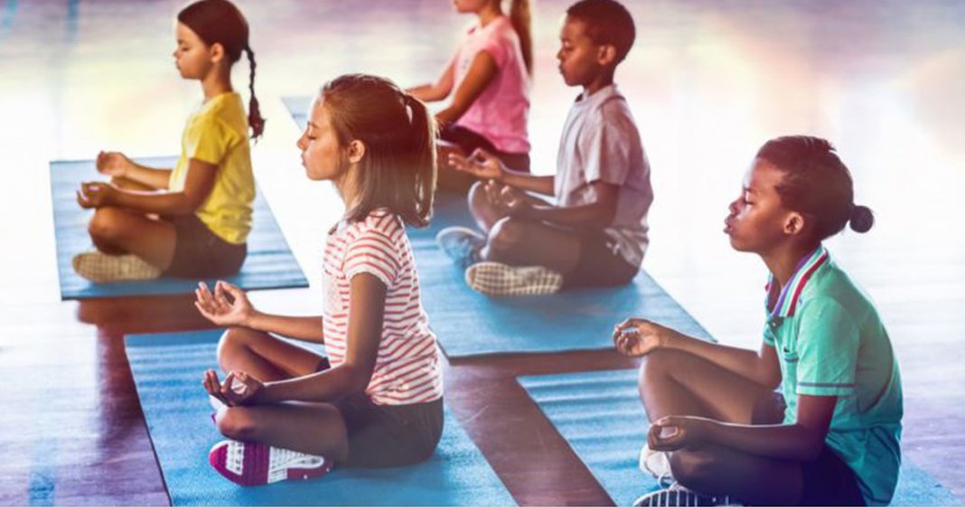 Esta escola substituiu a detenção por meditação e os resultados são fenomenais