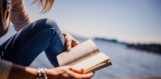 O hábito de ler romances de ficção nos torna mais humanos, diz a ciência
