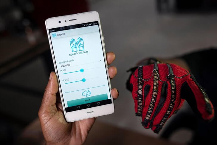 portalraizes.com - Ele criou luvas que convertem a linguagem de sinais em áudio. Agora todos nós podemos entender
