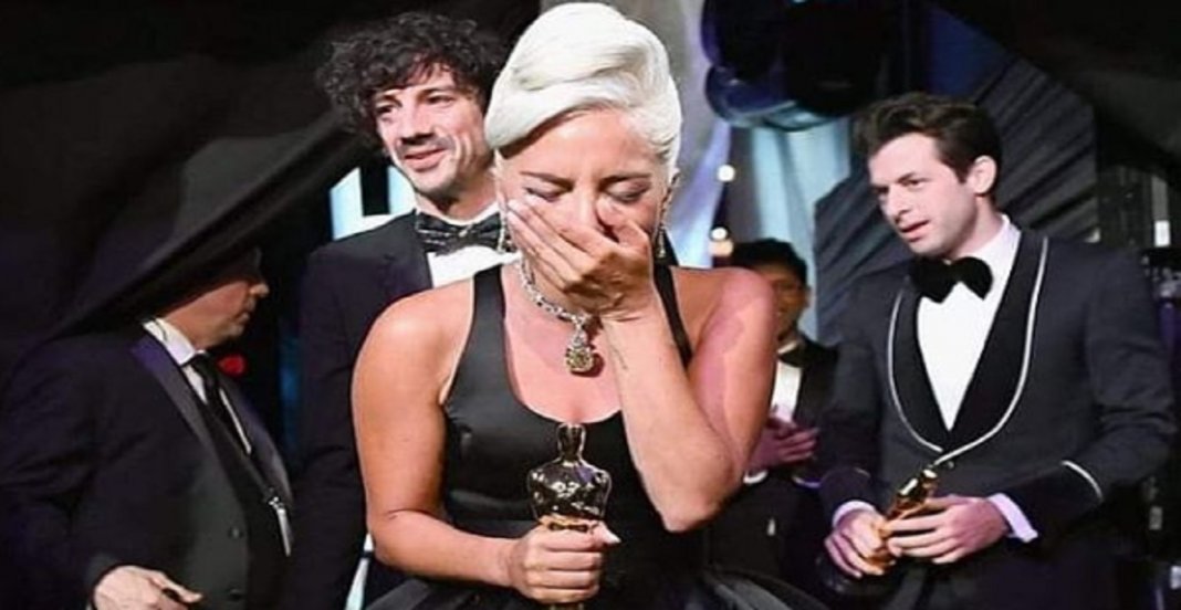 Lady Gaga: “a menina feia e sem futuro”, acaba de ganhar um Oscar