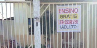 Professora abre sua casa para alfabetizar adultos de graça