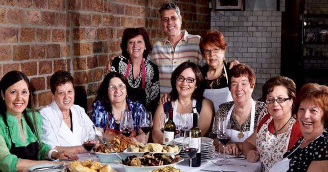 Restaurante decide contratar “avós” e agora tem a melhor comida caseira da região