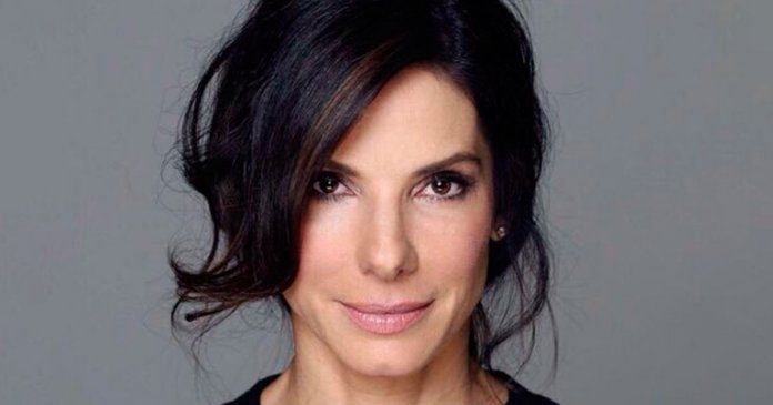 Essa imagem é sua ? favor entra em contato Sandra Bullock sorrindo