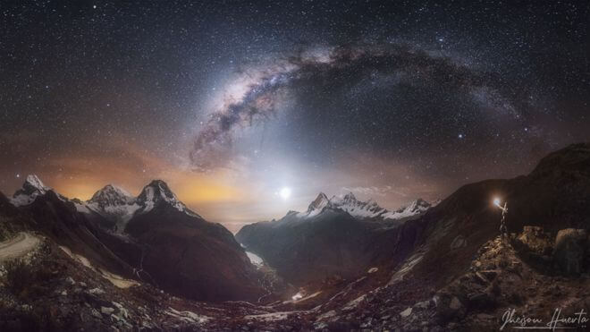 portalraizes.com - A espetacular imagem da Via Láctea refletida em deserto de sal que ganhou homenagem da Nasa