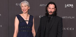 Keanu Reeves acaba com 20 anos de solteirice e assume namoro