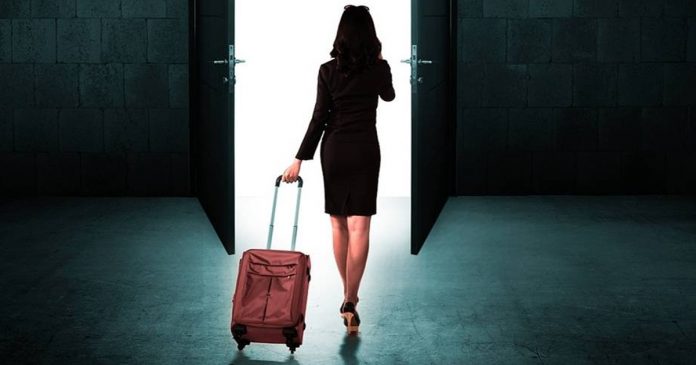 160711_DP_woman-leaving.jpg.CROP_.promo-xlarge2