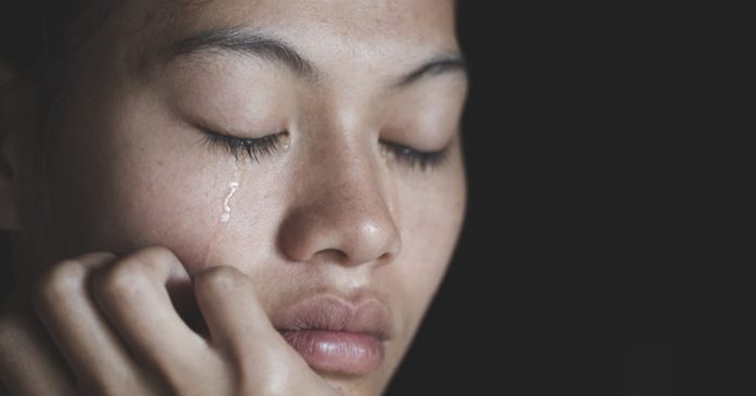 woman-crying-tears-800x450