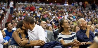 Barack Obama faz declaração romântica publicamente à Michelle