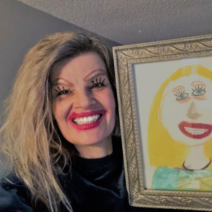 portalraizes.com - Mãe se maquia igual desenho de filha e selfie viraliza