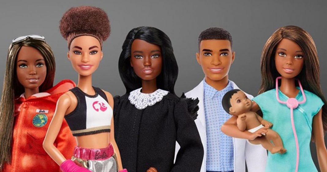 Barbie apresenta linha somente com bonecas negras e nós amamos