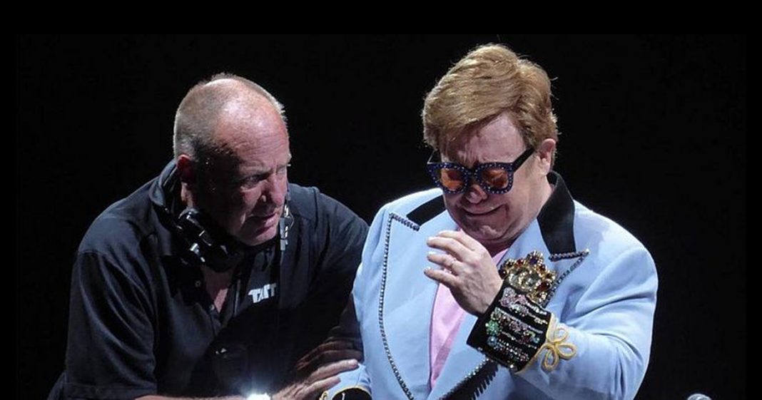 Elton John perde a voz, deixa o palco chorando e revela que está doente