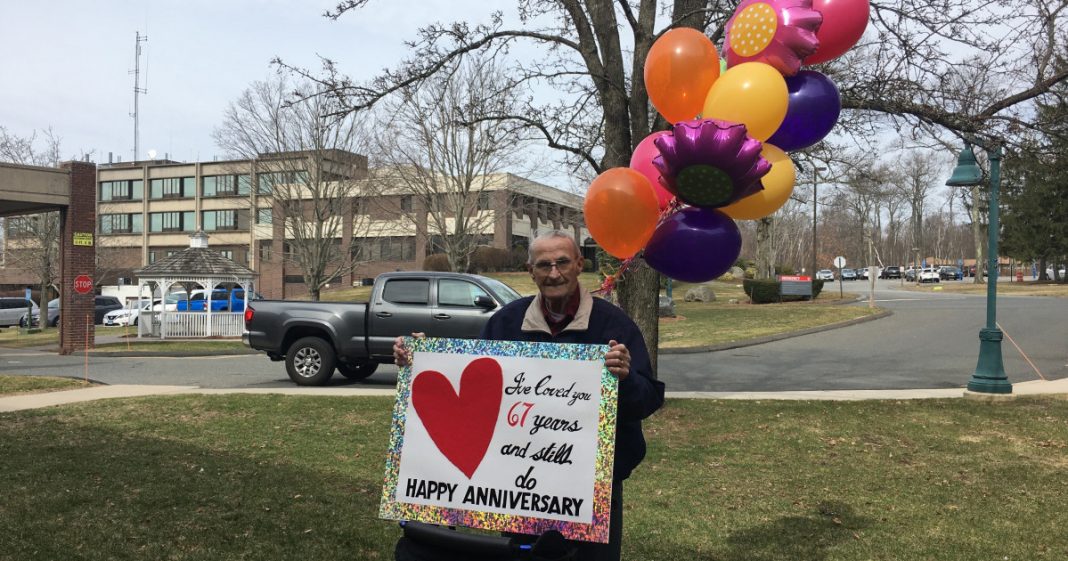 Separados por quarentena, idoso se declara à esposa: “Eu amei você por 67 anos e ainda amo”