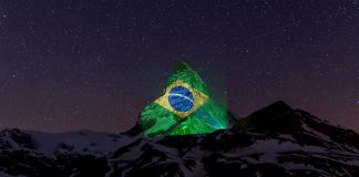 Na Suiça, bandeira do Brasil é projetada em montanha para emanar força aos brasileiros