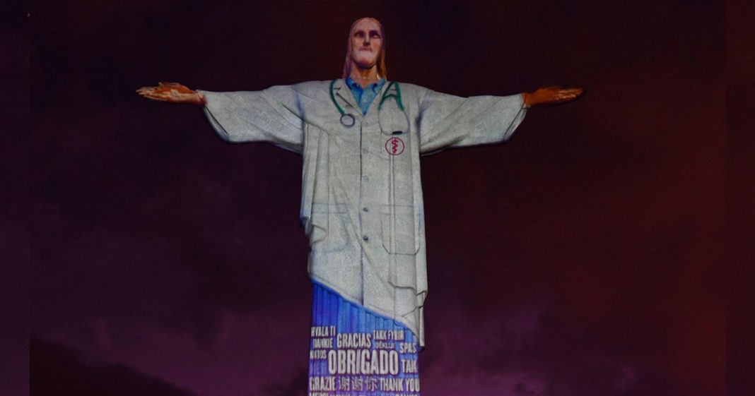 Cristo Redentor ‘veste’ jaleco em homenagem aos profissionais de saúde