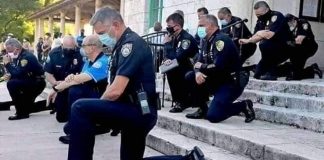 Emocionante pedido de perdão: policiais se ajoelham e rezam com manifestantes