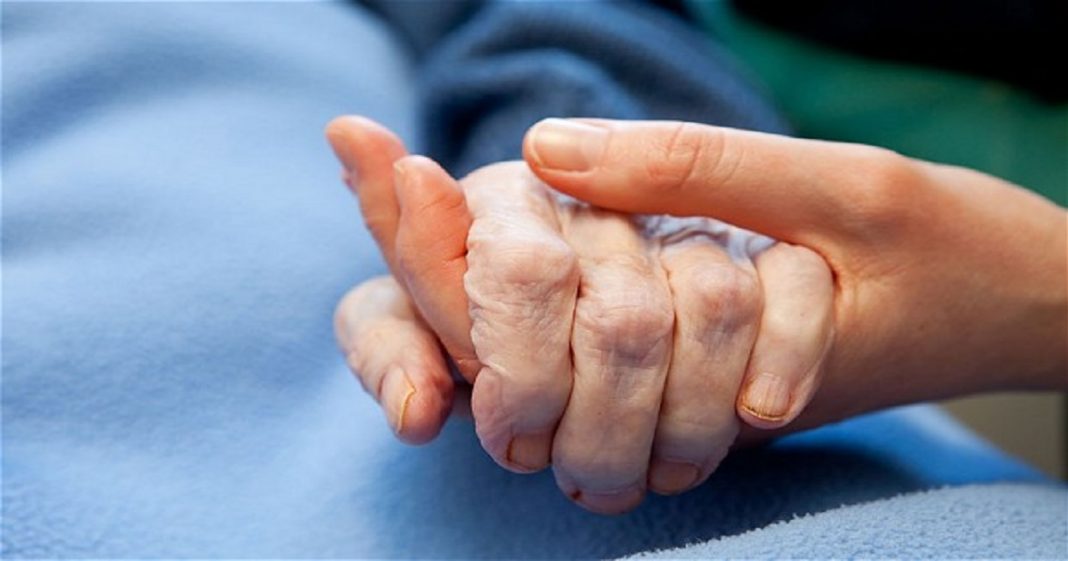 Coronavírus nos asilos: as solitárias e silenciosas mortes dos velhos