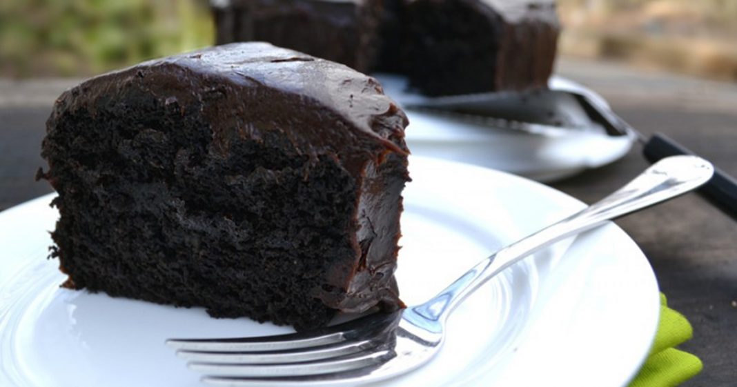 Como fazer bolo chocolatudo com abacate em vez de ovos e manteiga