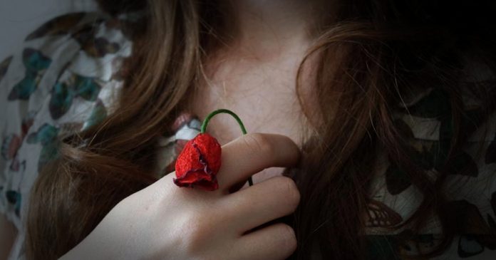 dead-rose-in-hand-