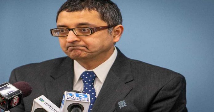 Diretor do Maine CDC Dr. Nirav Shah