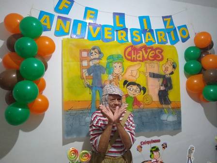 portalraizes.com - Vovô se veste de Chaves no aniversário de 92 anos e viraliza nas redes: 'Sou famoso'