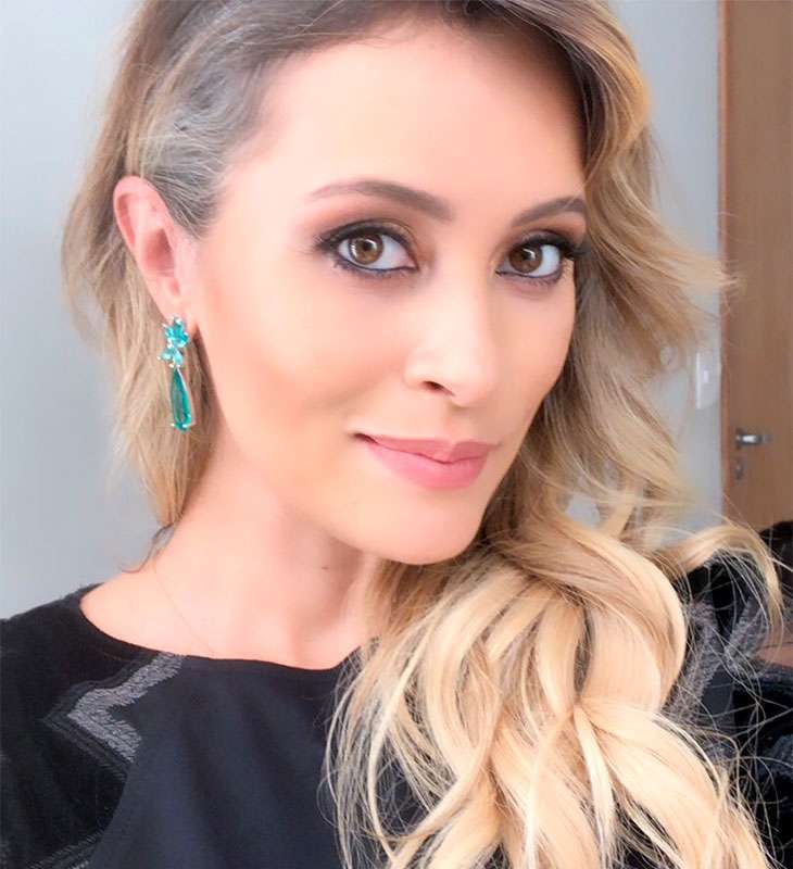 portalraizes.com - 20 Famosas que assumiram o cabelo branco
