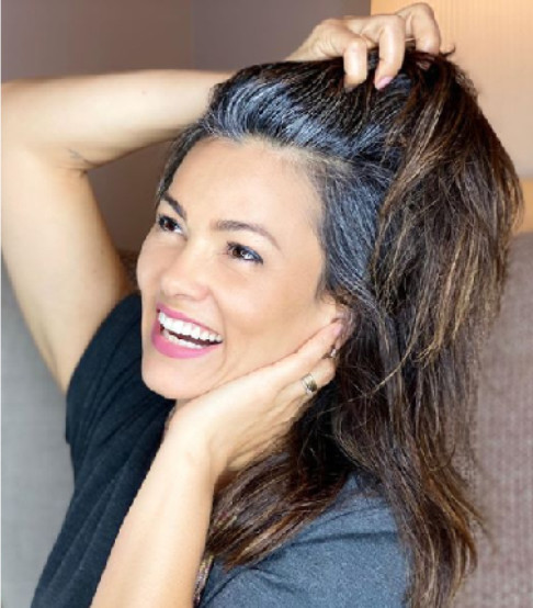 portalraizes.com - 20 Famosas que assumiram o cabelo branco