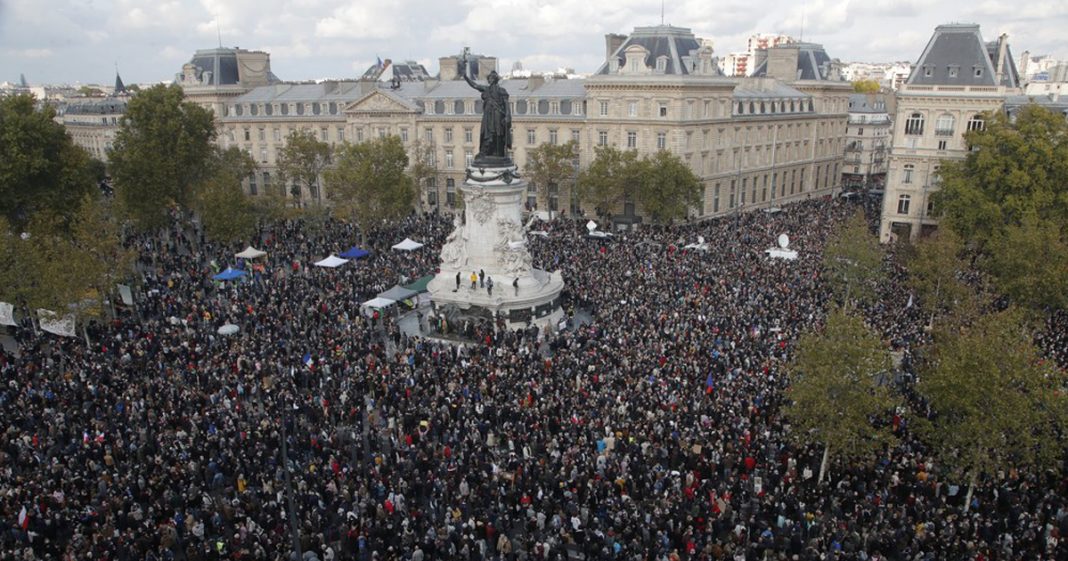 Marcha em Paris faz homenagem a professor decapitado por extremista