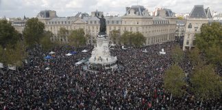 Marcha em Paris faz homenagem a professor decapitado por extremista