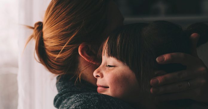 MomDaughterSpendingTimeTogether_1920x1080