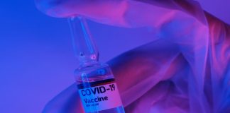 Em Israel imunização em massa já aponta queda nas infecções por coronavírus