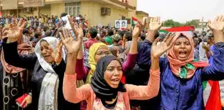 Sudão finalmente proíbe casamento de adultos com crianças e a mutilação genital feminina