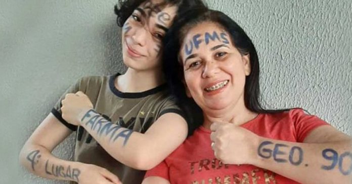 mae-filha-autista-univ-capa--696x487