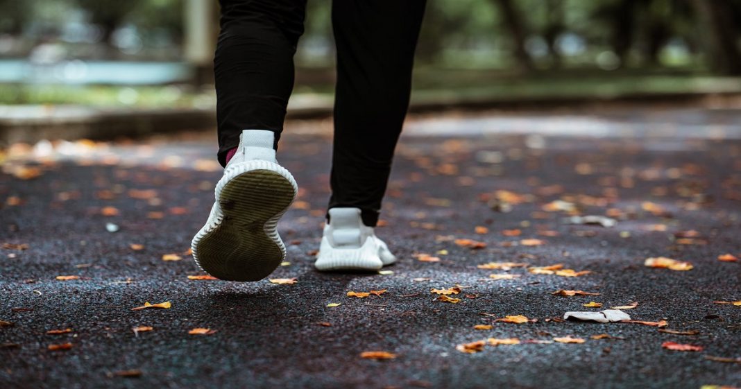 Uma caminhada rápida pode prevenir morte prematura causada pela insônia