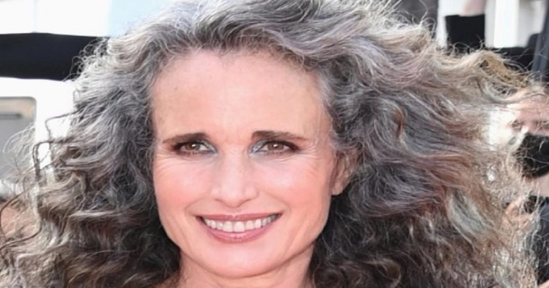 Inspirei-me em mulheres reais para assumir a cabeleira grisalha – Andie MacDowell