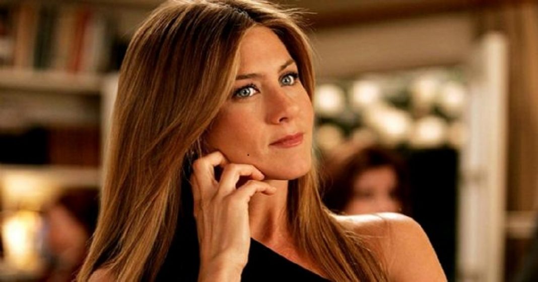 “Podemos estar completas sem companhia ou sem um filho”, diz Jennifer Aniston