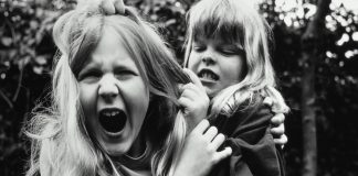 Brigas entre irmãos: um problema que os pais não sabem lidar