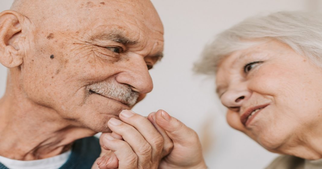 Relacionamento: quando é pra ser, um não larga e o outro não desiste